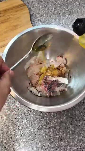 진간장 2큰술, 들기름 2큰술, 다진 마늘 ½큰술을 넣습니다. — 광어 깻잎 묵은지 무침 (광깻묵) 레시피