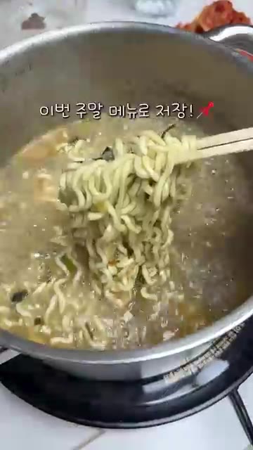 참소스에 겨자를 살짝 풀면 더 맛있다. — 맹물에 대파만 넣었는데 대대박…! 골프장 대파 샤브 풀코스