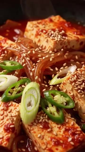 두부가 익고 국물이 졸아들 때까지 끓여줍니다. — 두부두루치기 만들기