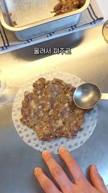 다짐육에 간장, 굴소스, 미림, 다진 마늘, 설탕, 감자 전분, 후… — 밀가루, 계란 없이! 5분 완성 초간단 라이스페이퍼 육전