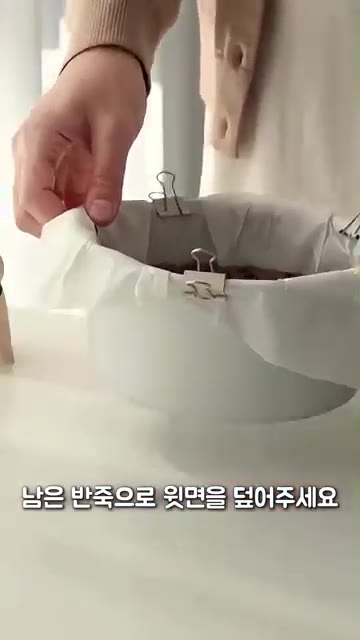 남은 반죽으로 윗면을 덮어주세요. — 초코 좋아하시면 이건 꼭 만들어보세요 🍫🤎