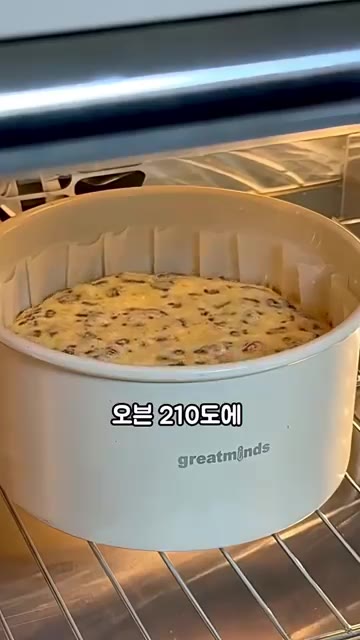 실온의 크림치즈에 설탕을 넣고 부드럽게 섞은 뒤 계란, 생크림, 옥… — 쫀득꾸덕 초코모찌케이크 정석레시피