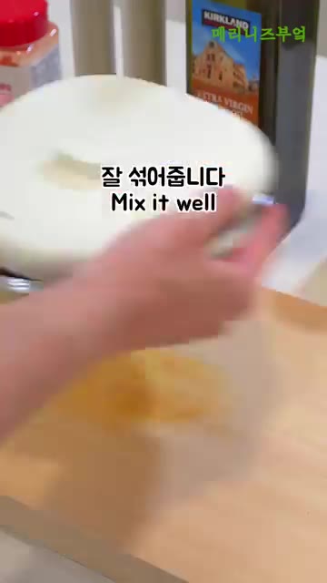 썰어 놓은 단호박에 소금, 후추, 마늘가루, 케이엔페퍼(또는 고운… — 손이 자꾸가는 단호박 과자