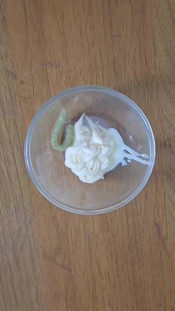 마요네즈와 와사비를 섞어 소스를 만든다. — 실패 없는 캘리포니아롤 만들기 & 와사비마요 소스 황금비율 레시피