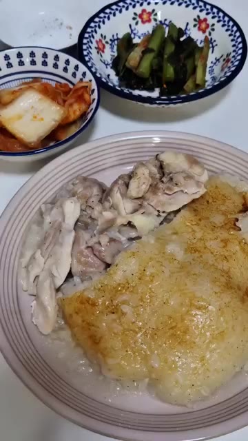 김치, 겉절이와 함께 맛있게 먹는다. — 30대 자취 일상: 누룽지 백숙