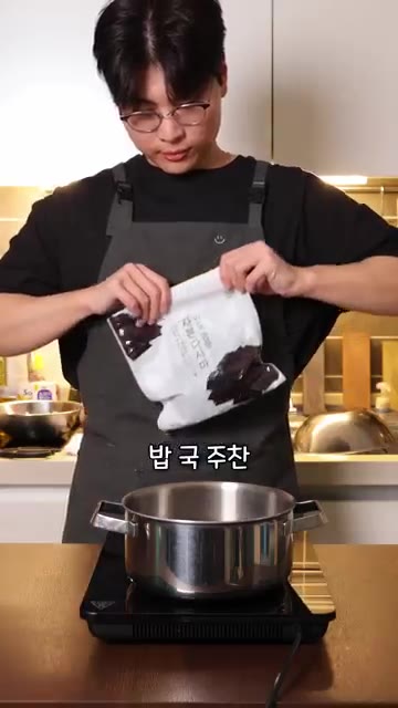 일본은 아직까지 밥, 국, 찬, 우유로 이루어진 완전 급식을 추구하… — 일본 급식은 맛있을까?