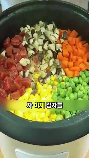 제가 한번 먹어 볼게요. 음 정말 향긋하고 너무 맛있어요. — 아이들도 한 그릇 뚝딱 비우는 마법의 볶음밥 레시피