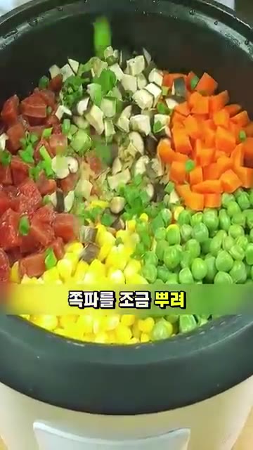 채소에 고기 밥까지 한 번에 들어 있어요. — 아이들도 한 그릇 뚝딱 비우는 마법의 볶음밥 레시피