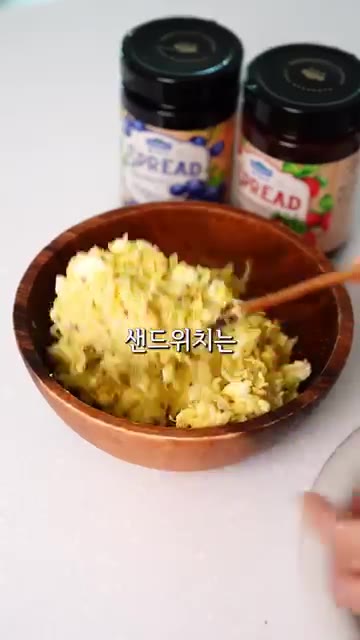 포크로 으깨듯이 잘 섞어 에그마요 속을 만들어 줍니다. — 마요네즈 설탕 걱정 없는 양배추 에그 마요 샌드위치