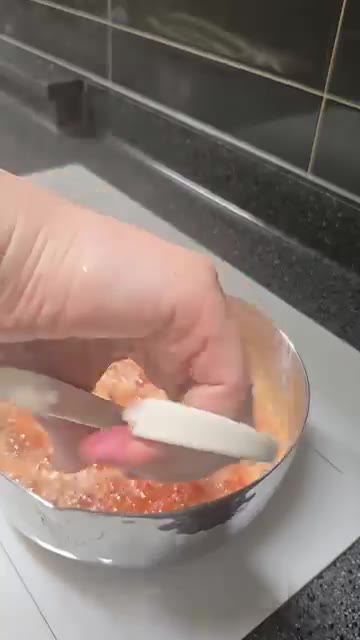 계속 저어가며 끓이면 완성입니다. 토마토라고 말 안 하면 과일잼 맛… — 우리 엄마 초간단 요리! 수제 토마토잼