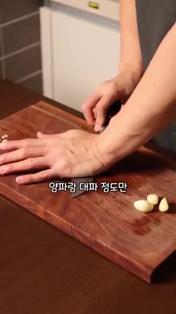 고기가 어느 정도 익으면 버터를 넣고 녹여 풍미를 더한 뒤, 탄 부… — 제육과 견줄 만한 일본 소울푸드