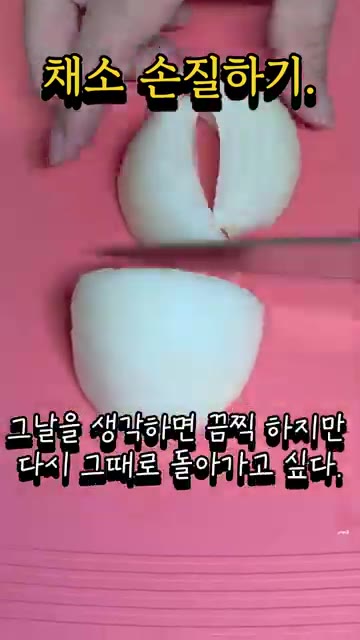 밑간한 관자와 새송이버섯을 넣고 구워주다가 레몬즙을 살짝 뿌려 풍미… — 냉장고털기! 집에서 간단히 만드는 최고품격 관자 새우 버터구이