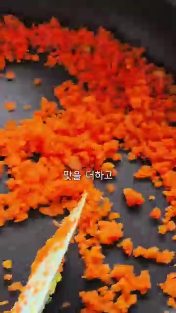 팬에 올리브유를 두르고 두부, 호박, 당근, 양파, 양념한 고기 순… — 두부와 야채 가득 유부초밥 레시피