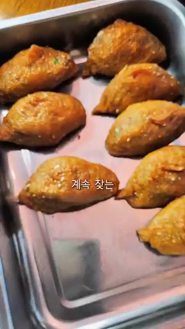 준비한 유부에 밥을 채워 넣으면 완성입니다. 가족들이 계속 찾는 맛… — 두부와 야채 가득 유부초밥 레시피