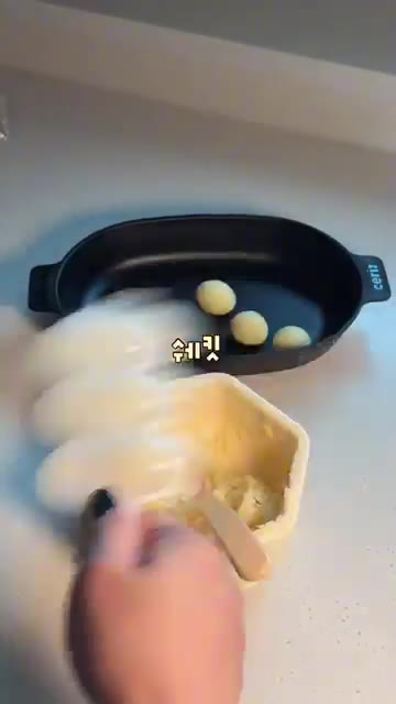 동글동글한 볼 모양으로 만들어 줍니다. — 겉바속촉 감자치즈볼 만들기