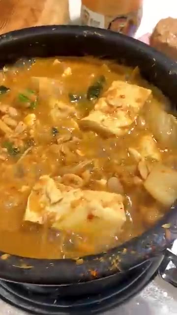 냄비에 물 600ml를 넣고 끓인다. 물이 끓으면 된장 1.5T,… — 육수 없이도 진득한 청국장 초간단 레시피
