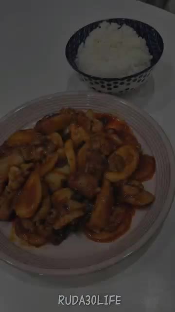밥과 함께 접시에 담아낸다. — 야매 집코바(?)