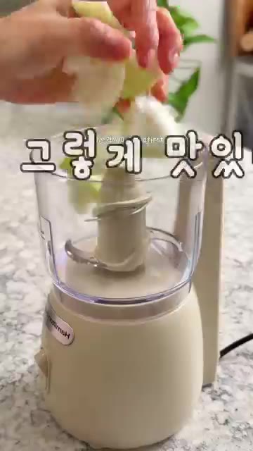 두부의 물기를 꼭 짜고, 양파, 당근, 부추는 잘게 다져주세요. 다… — 명절 끝나도 자꾸 생각나요..🌶 노밀가루 고추전 레시피