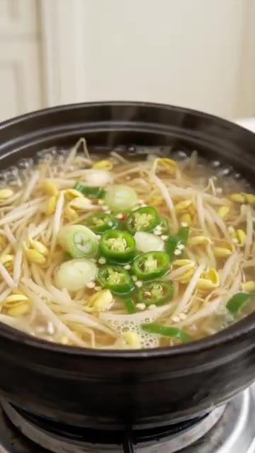 냄비에 멸치다시마 육수 1.5L를 넣고 콩나물을 넣어 끓인다. 뚜껑… — 식당처럼 시원하고 개운한 콩나물국 끓이기