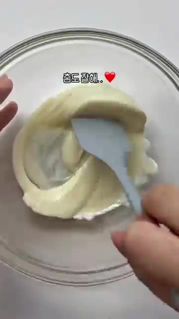 화이트 초콜릿을 넣고 섞어준다. — 필릭스처럼 브라우니 애보자구
