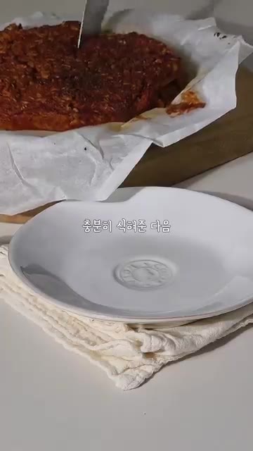 충분히 식힌 후 먹을 만큼 잘라줍니다. — 밀가루 없이 만드는 오트밀 당근케이크