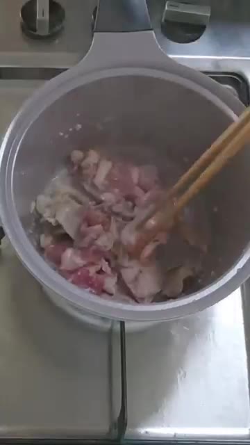 모든 재료를 한 입 크기로 썰어 준비합니다. 달군 냄비에 차돌을 넣… — 두고두고 써먹을 차돌 된장찌개 레시피