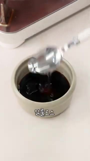 소스 재료인 간장, 식초, 굴소스, 알룰로스, 고추기름, 다진 마늘… — 10분 컷 매콤새콤 배추찜