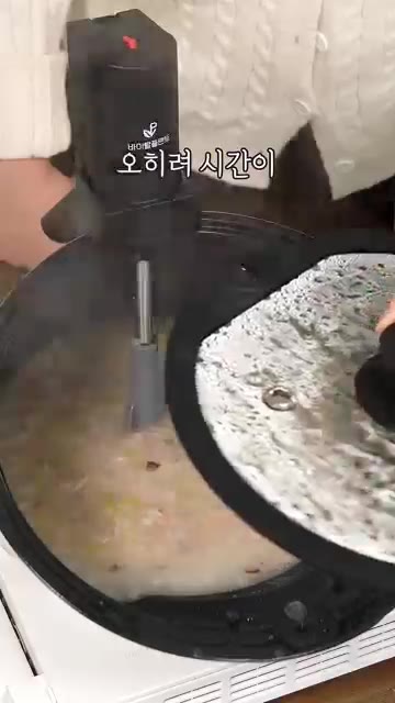 롤팬에 재료를 넣고 돌려주면 죽, 볶음밥, 깨 볶기 등 다양한 요리… — 롤팬으로 만드는 초간단 도토리묵 & 삼겹살 볶음밥