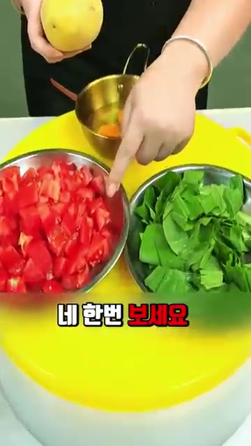 찬밥 삶은 물을 붓고 끓으면 소금 1큰술, 닭고기맛 조미료 1큰술,… — 셰프도 놀란 세상 간단하고 맛있는 밥알 요리 꿀팁