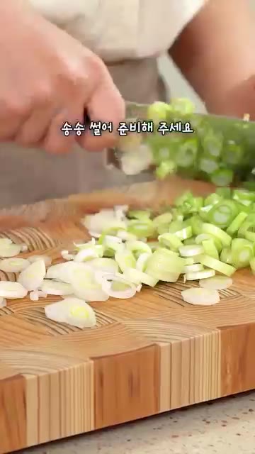 팬에 식용유 없이 돼지갈비를 올리고 지방 부분이 아래로 가도록 놓은… — 매운데 계속 땡기는 돼지갈비찜