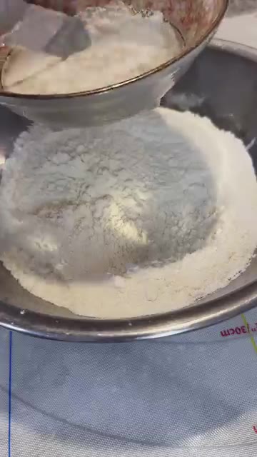 이스트가 반죽 속 당을 이용해 이산화탄소를 만들고, 이 가스를 글루… — 빵반죽에서 이스트를 많이 넣으면 더 잘 부풀까?