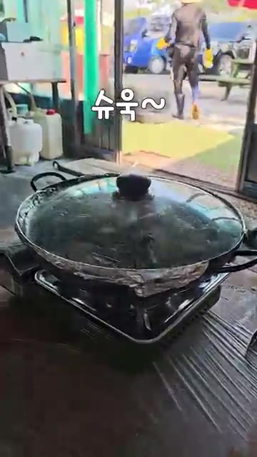 새우가 팔딱거리는 소리가 나면 익기 시작한 것이다. — 인천 현지인만 아는 강화도 새우양식장 '장지포수산' 대하소금구이!