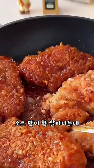 만든 소스에 구운 닭을 넣고 잘 버무려 졸여줍니다. — 집에서 만드는 교촌st 허니갈릭치킨 레시피