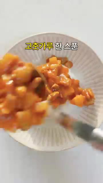 감자와 양파는 먹기 좋은 크기로 썰어 준비합니다. — 칼칼한 돼지고기 일본카레 만들기