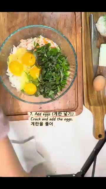 으깬 두부, 맛살, 양파, 당근, 고추, 깻잎을 볼에 담고 계란을… — 노밀가루 한스푼 깻잎전 레시피
