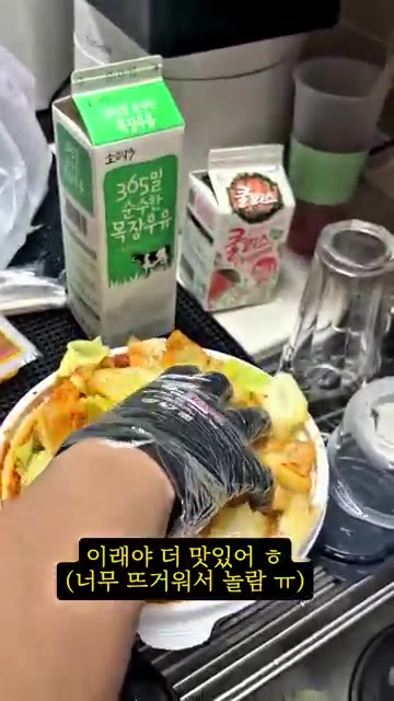 떡볶이 떡을 넣고 함께 볶는다. — 엽떡 party 를 가장한 양배추 볶음⭐️