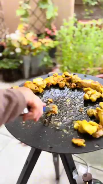 간장, 굴소스, 시럽, 맛술, 다진 마늘, 물을 섞어 단짠 소스를… — 쫀득 단짠 강황치킨 (Sweet & Savory Turmeric Chicken)