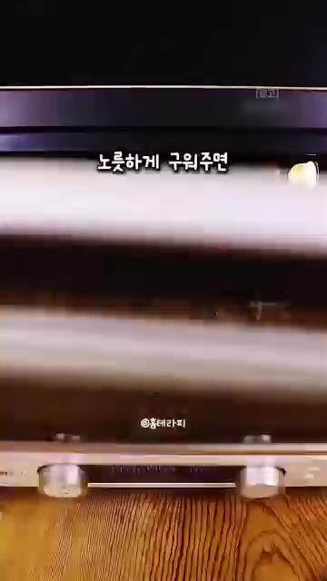 에어프라이어에 넣고 노릇하게 구워줍니다. — 고기보다 맛있는 겉바속쫄! 에어프라이어 새송이버섯 꼬치구이 레시피
