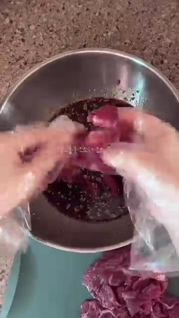 물 250ml를 넣고 양념을 잘 섞어줍니다. — 초간단 양념으로 맛보장 정호영 소불고기 레시피