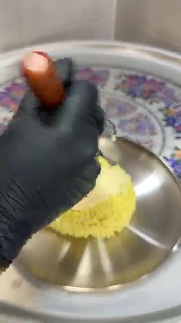 설탕 1큰술을 면 위에 골고루 뿌려주세요. — 실패 없는 초간단 맥주안주 “라면땅” 요리.레시피