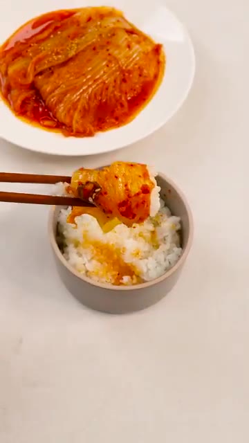 김치찜을 찢어서 흰밥에 올려 비벼 먹으면 정말 맛있습니다. 고기 없… — 절대 실패없는 초간단! 김치찜✨