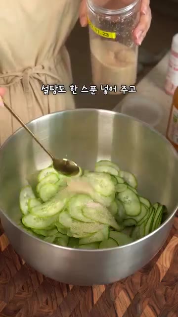 오이 두 개를 채칼로 얇게 썰어줍니다. — 지겨운 오이무침 이렇게 해보세요🤤 #밥반찬 #오이무침 #간단요리