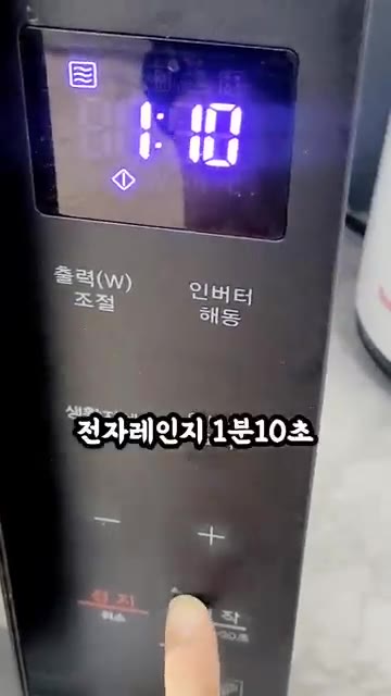우유팩 입구를 2~3번 꾹 접어 닫아주세요. — 초간단 우유팩 은행구이