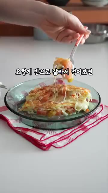 처음엔 두툼해 보여도 익으면서 부피가 줄어든다. 모양은 최대한 동글… — 빵 없어도 맛있는 양배추 토스트 (아침 메뉴 추천)