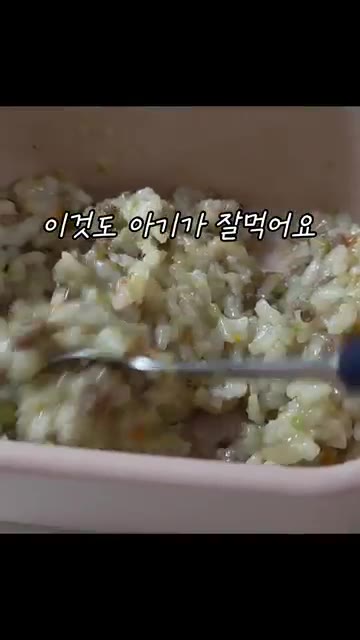갈아놓은 채소를 넣고 함께 볶아줍니다. — 아기가 완밥하는 라구소스 레시피