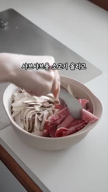전자레인지에 넣고 7분 정도 가열해주세요. — 채소가 술술 넘어가는 🥬코끼리샐러드 레시피