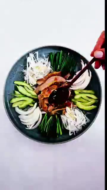 삶은 항정살을 진간장 1T, 설탕 1T, 조청이나 물엿 1T, 물… — 이 소스 하나면 우리 집이 고급 한정식집 됩니다. 항정살의 반란! 더 이상 평범한 돼지가 아니야