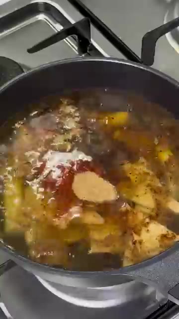 냄비에 물 550ml를 넣고 떡볶이 떡, 어묵, 짜파게티 동봉된 가… — 역전할맥st 라볶이 집에서 만들어보세요