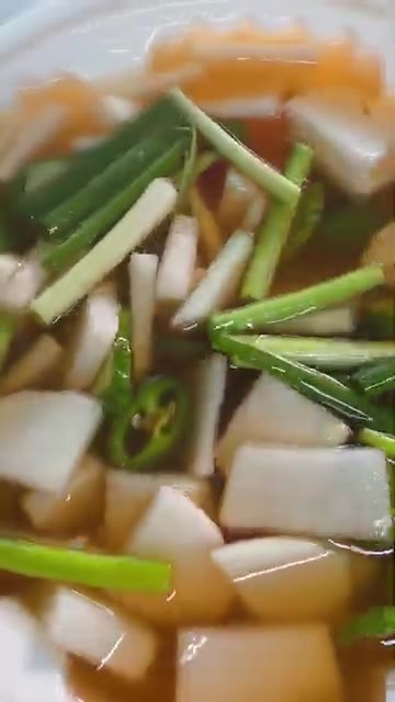 사과와 부직포 팩을 건져내고 냉장고에서 하루 더 숙성시킵니다. — 시원하고 아삭한 나박김치 만들기