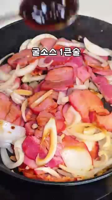 간장 1큰술, 맛술 1큰술, 굴소스 1큰술, 물 1큰술을 넣고 양념… — 훈제요리 양념 황금비율! 🥢훈제오리도 훈제삼겹살도 이 양념이면 끝!